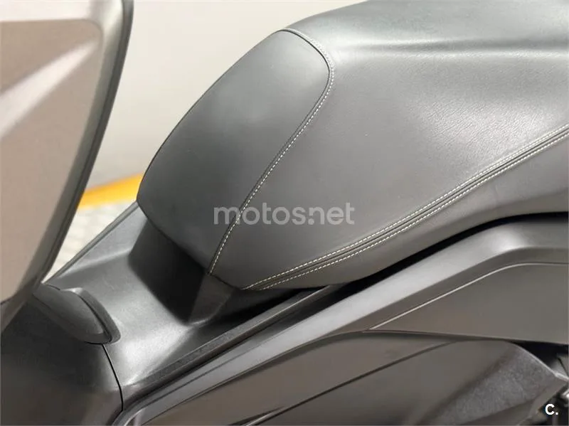 Yamaha XMAX 400 – Vista 20