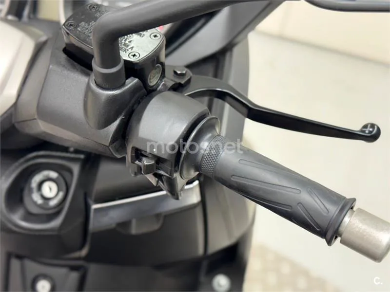 Yamaha XMAX 400 – Vista 3
