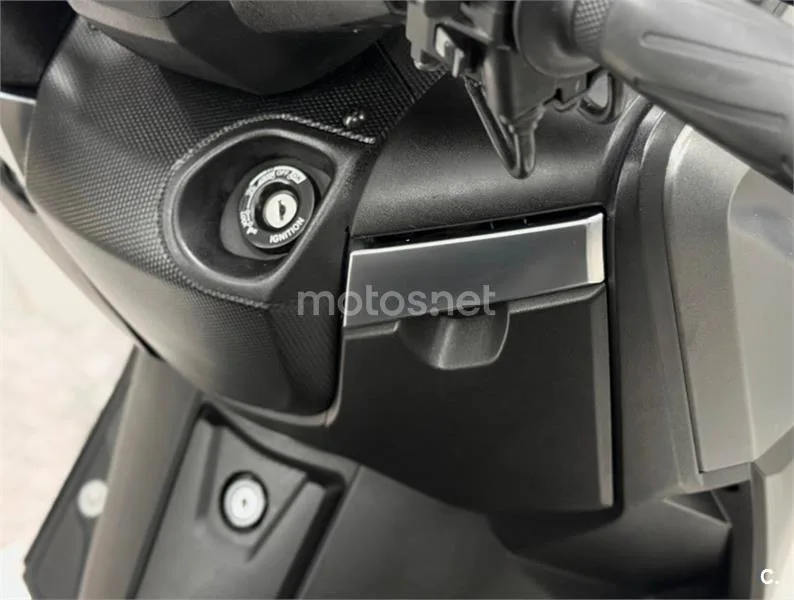 Yamaha XMAX 400 – Vista 21