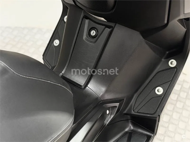 Yamaha XMAX 400 – Vista 6