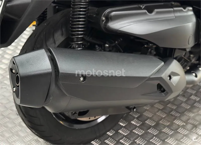 Yamaha XMAX 400 – Vista 9