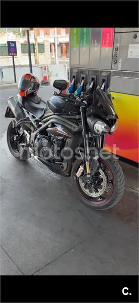 Triumph Speed Triple - Vista 11