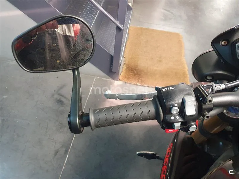 Triumph Speed Triple R – Vista 9