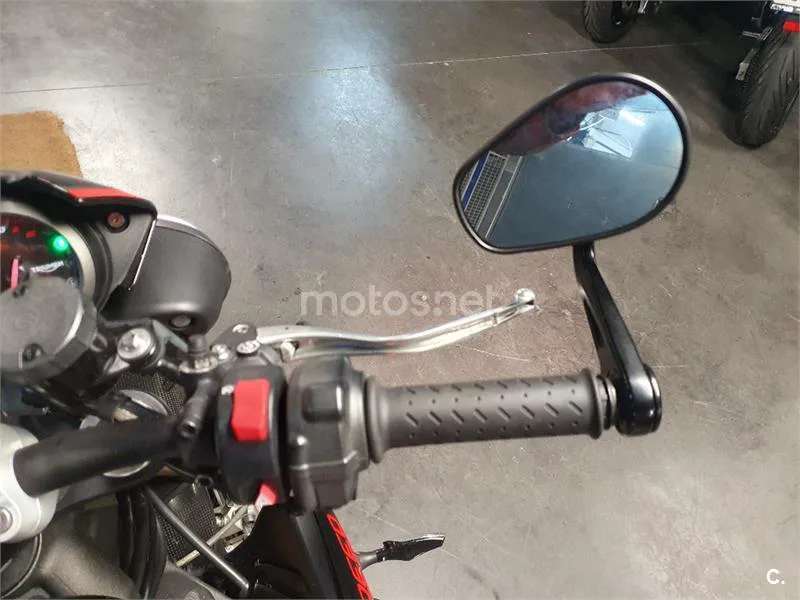 Triumph Speed Triple R – Vista 10