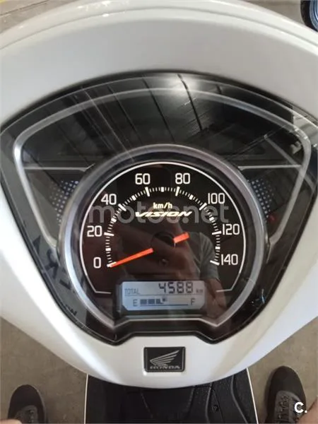 Honda Vision 110 – Vista 4
