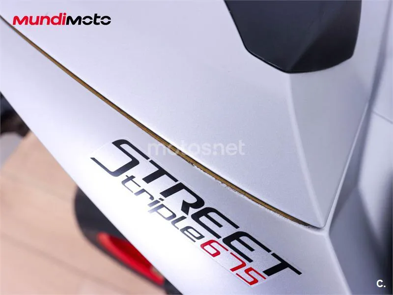 Triumph Street Triple – Vista 16
