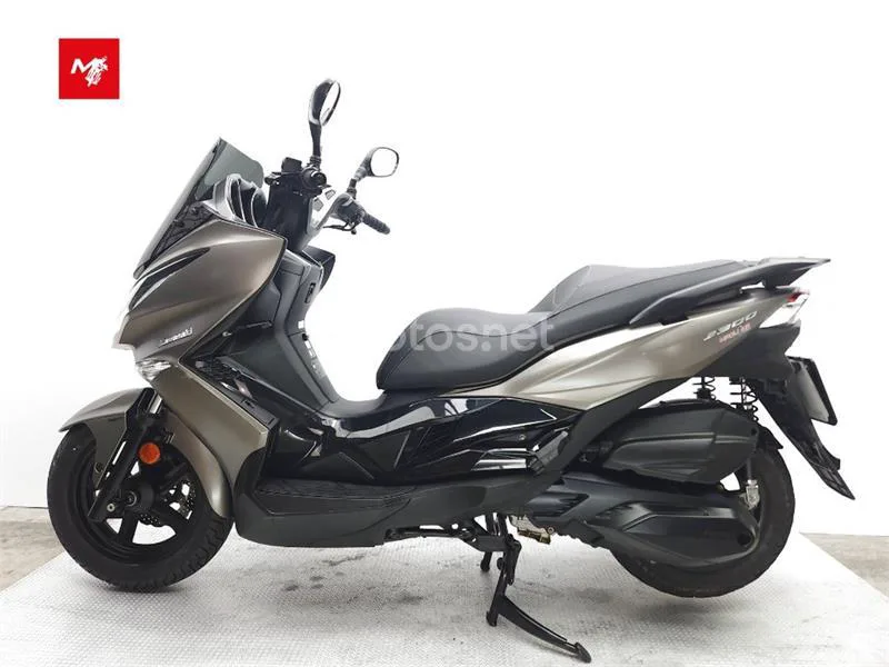 Kawasaki J300 – Vista 14