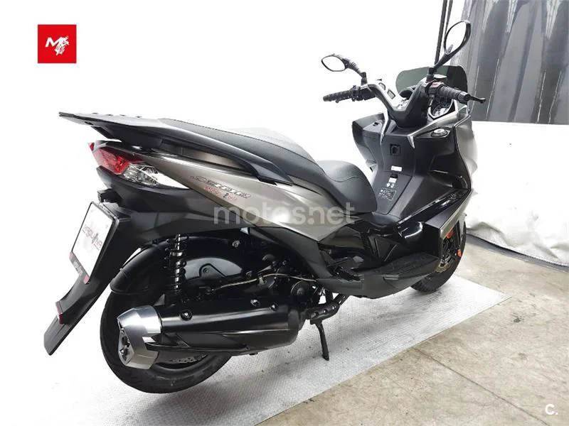 Kawasaki J300 – Vista 4
