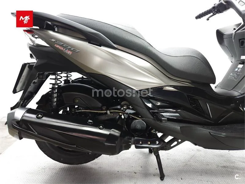 Kawasaki J300 – Vista 5