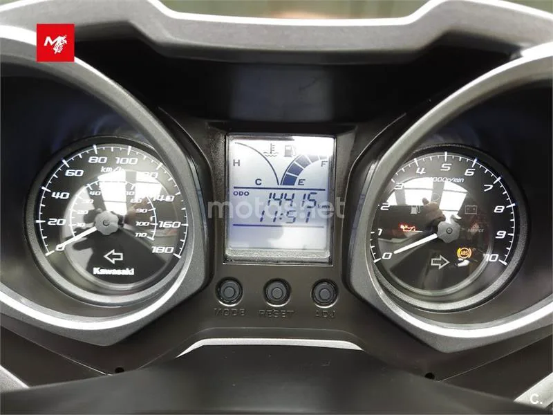 Kawasaki J300 – Vista 8