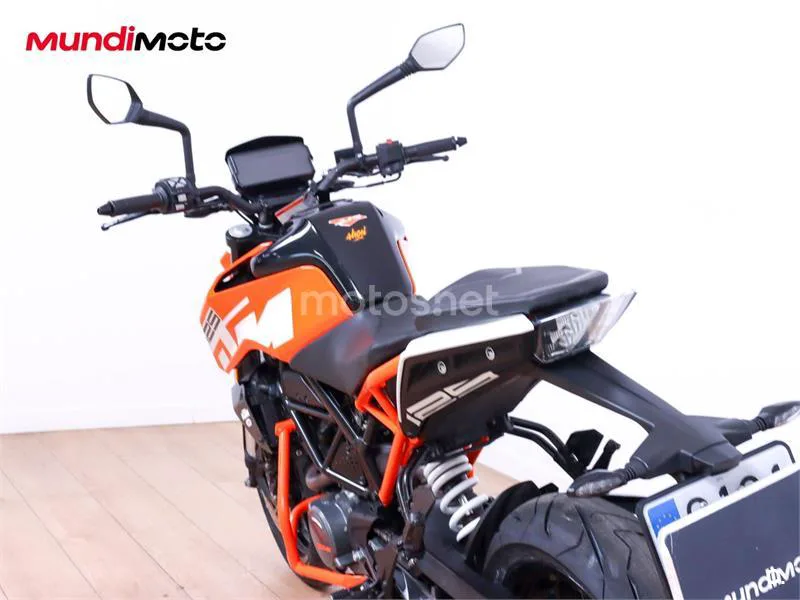 KTM 125 – Vista 9