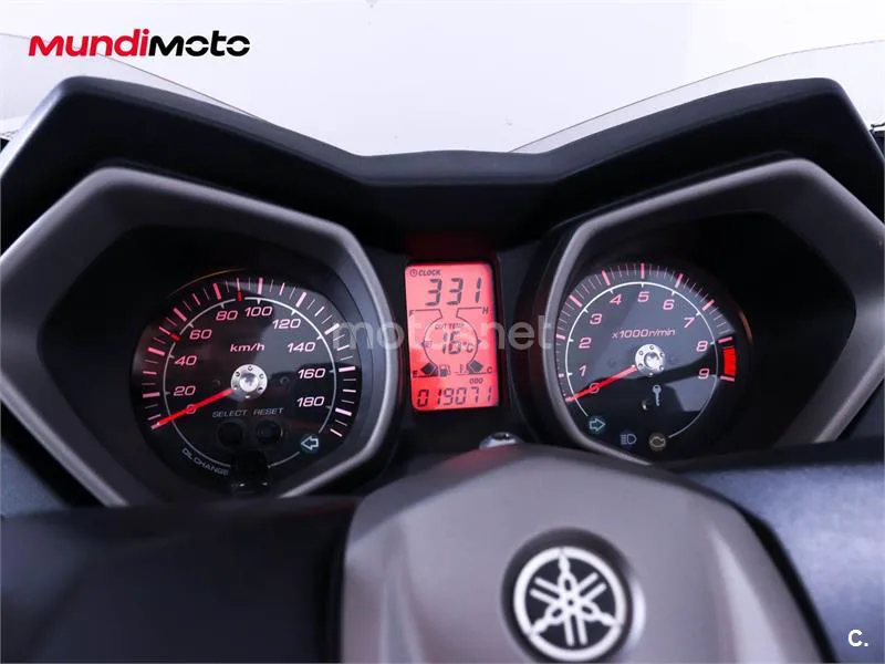 Yamaha XMAX 400 – Vista 12