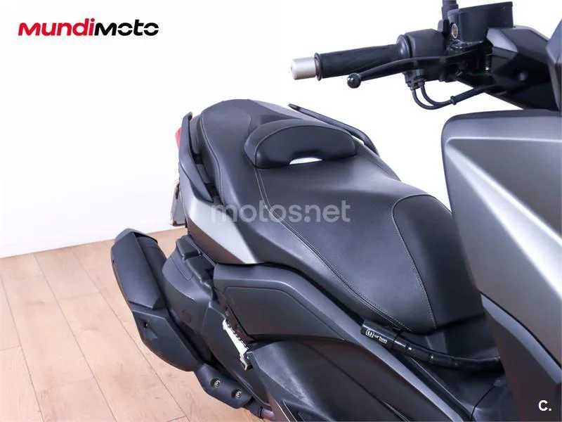 Yamaha XMAX 400 – Vista 18