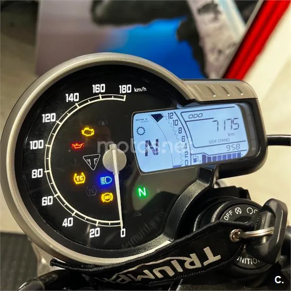 Triumph Speed 400 – Vista 18