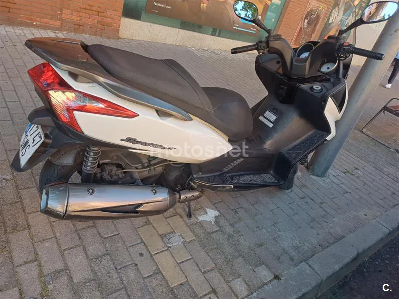 Kymco Super Dink 300 – Vista 2