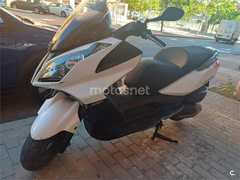 Kymco Super Dink 300 – Vista 3