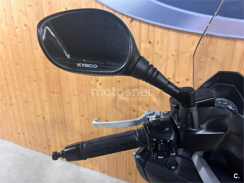 Kymco Grand Dink 300 – Vista 15