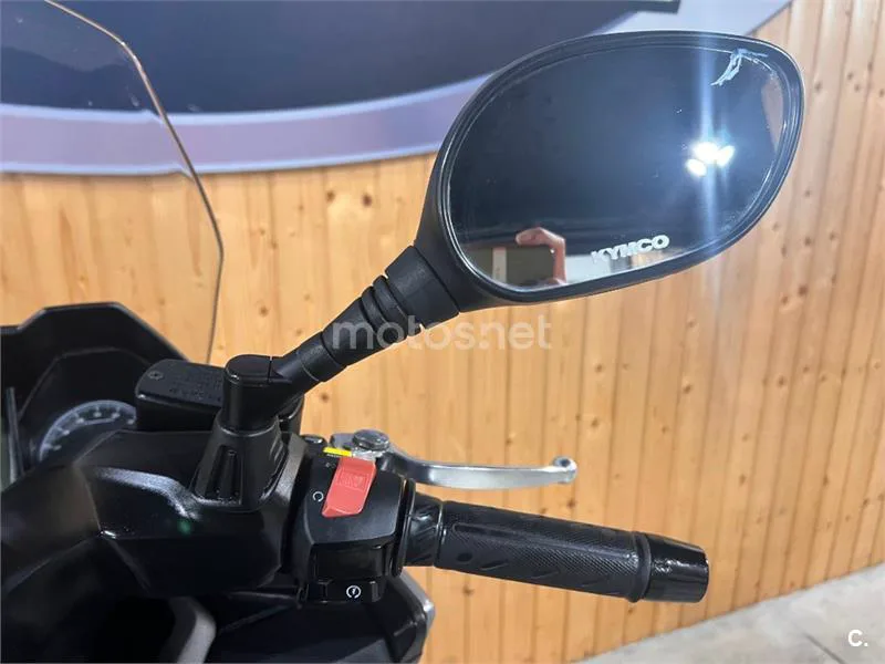 Kymco Grand Dink 300 – Vista 16