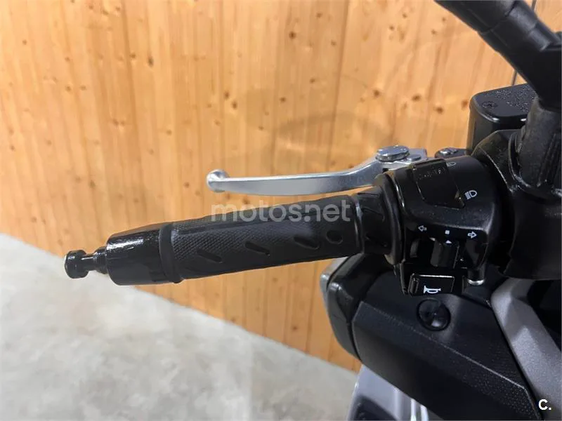 Kymco Grand Dink 300 – Vista 18