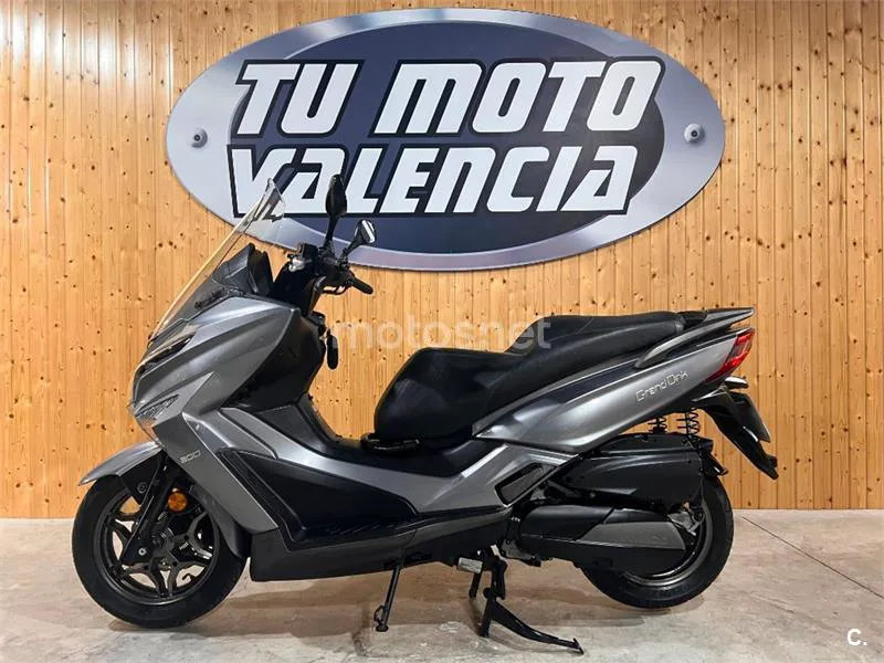 Kymco Grand Dink 300 – Vista 21
