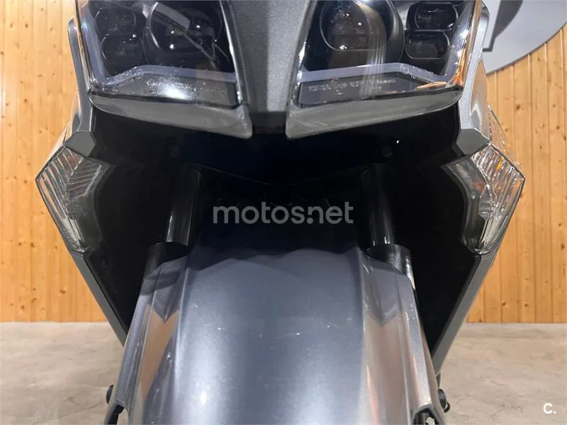 Kymco Grand Dink 300 – Vista 25