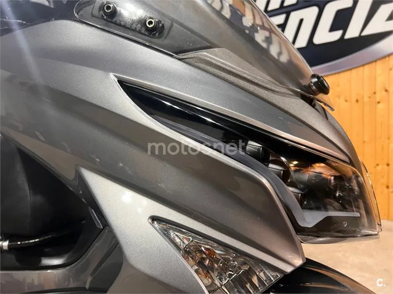 Kymco Grand Dink 300 – Vista 32