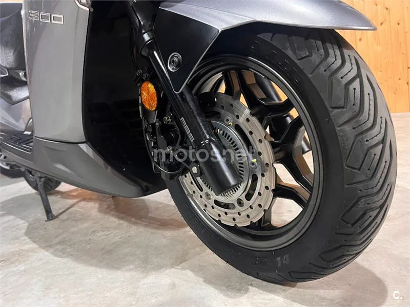 Kymco Grand Dink 300 – Vista 36