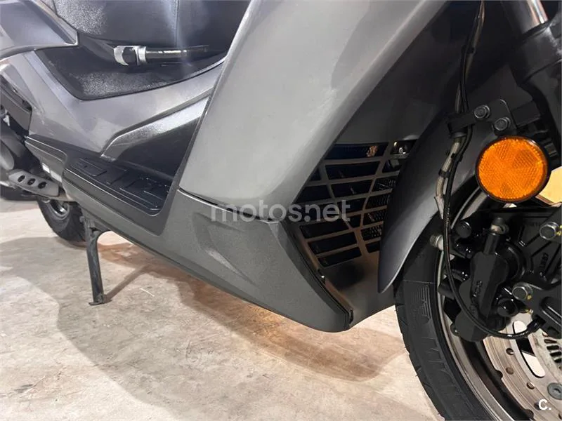 Kymco Grand Dink 300 – Vista 37