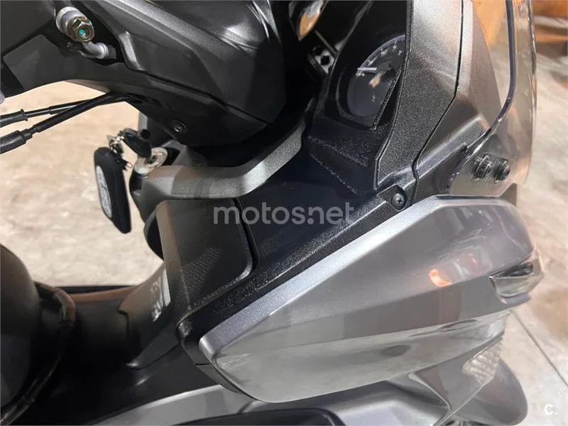 Kymco Grand Dink 300 – Vista 40