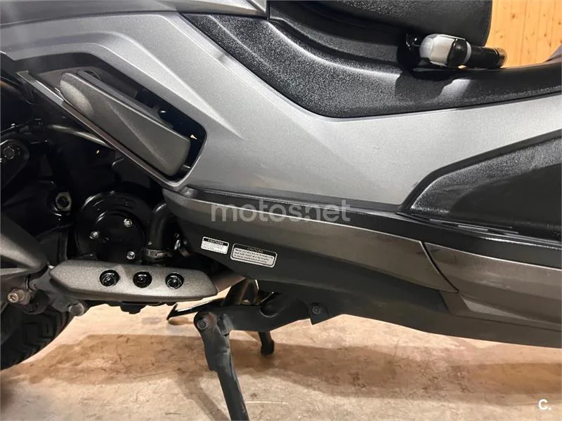 Kymco Grand Dink 300 – Vista 44