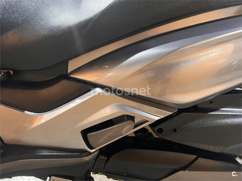 Kymco Grand Dink 300 – Vista 55
