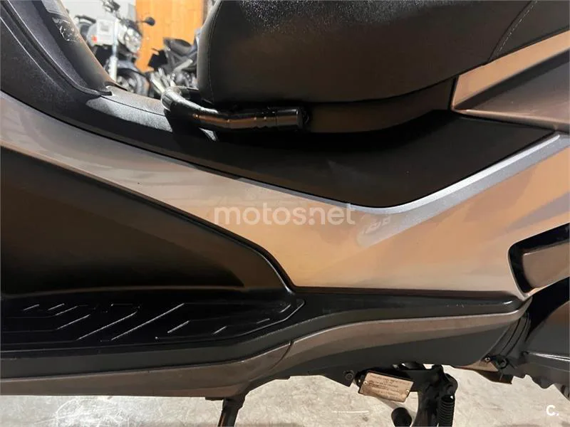 Kymco Grand Dink 300 – Vista 56
