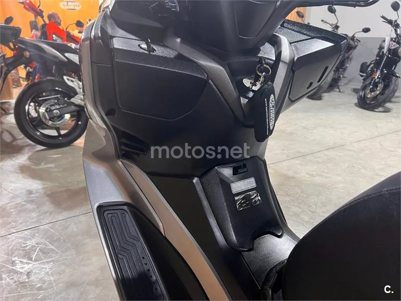 Kymco Grand Dink 300 – Vista 64