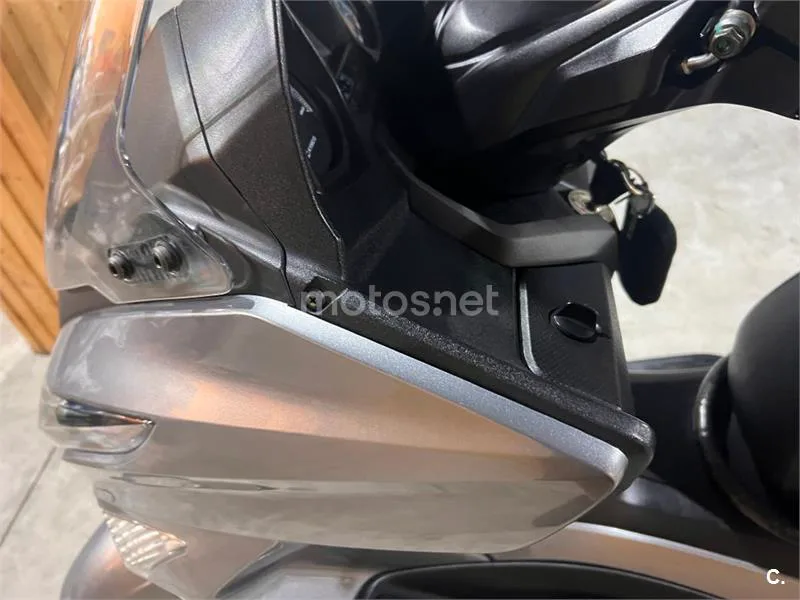 Kymco Grand Dink 300 – Vista 65