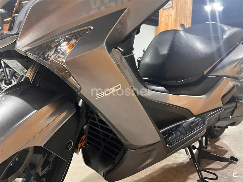 Kymco Grand Dink 300 – Vista 68