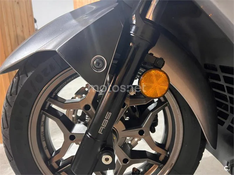 Kymco Grand Dink 300 – Vista 69