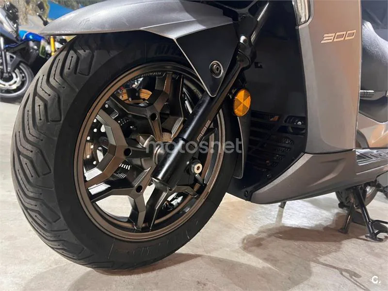 Kymco Grand Dink 300 – Vista 71