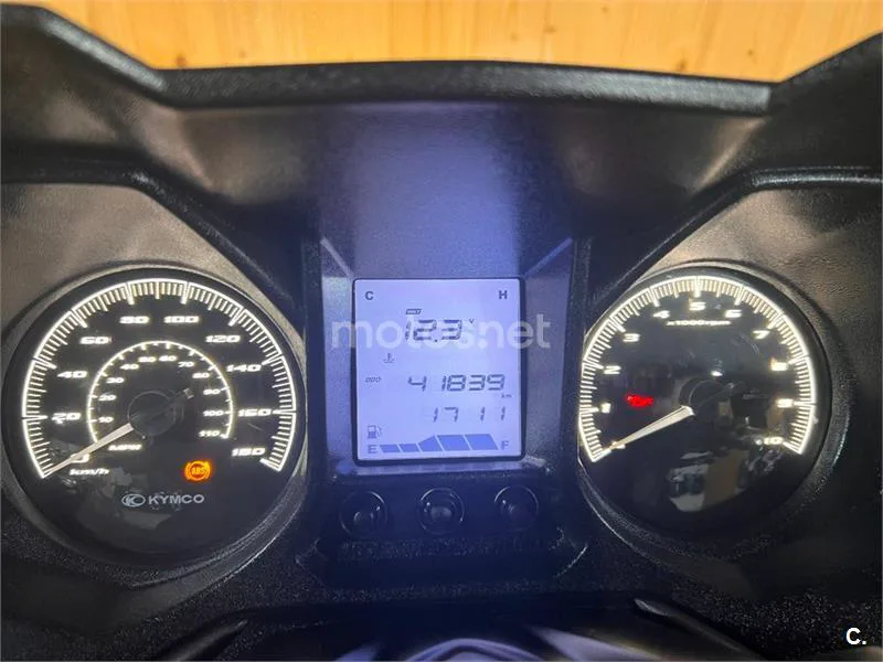 Kymco Grand Dink 300 – Vista 72