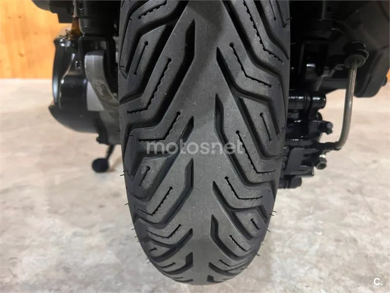 Kymco Grand Dink 300 – Vista 10