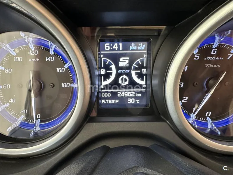 Yamaha TMAX 530 – Vista 9