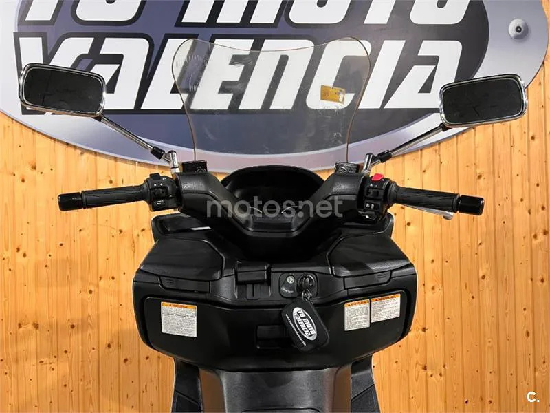 Suzuki Burgman 400 – Vista 13