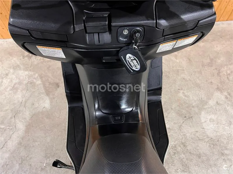 Suzuki Burgman 400 – Vista 14