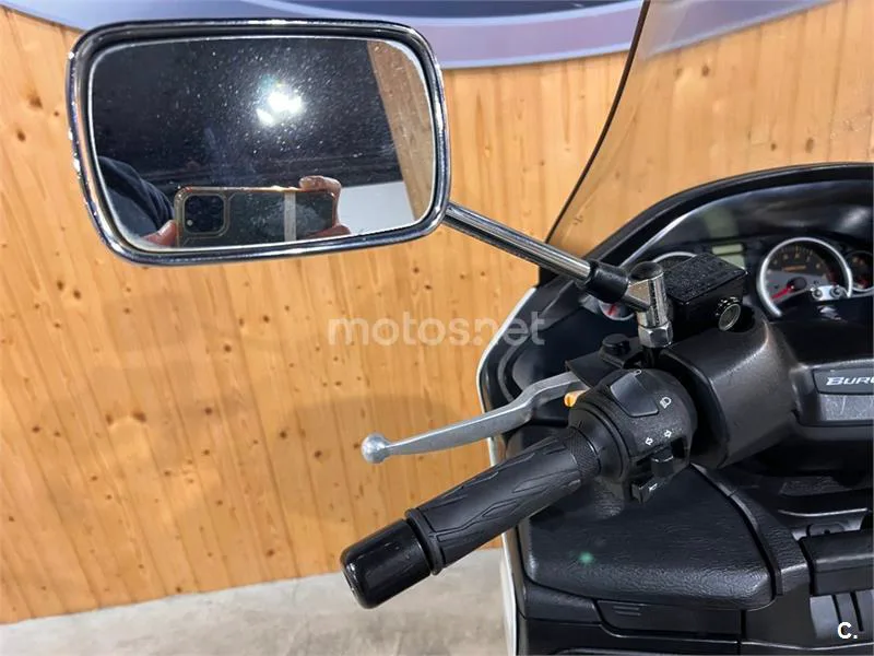 Suzuki Burgman 400 – Vista 16