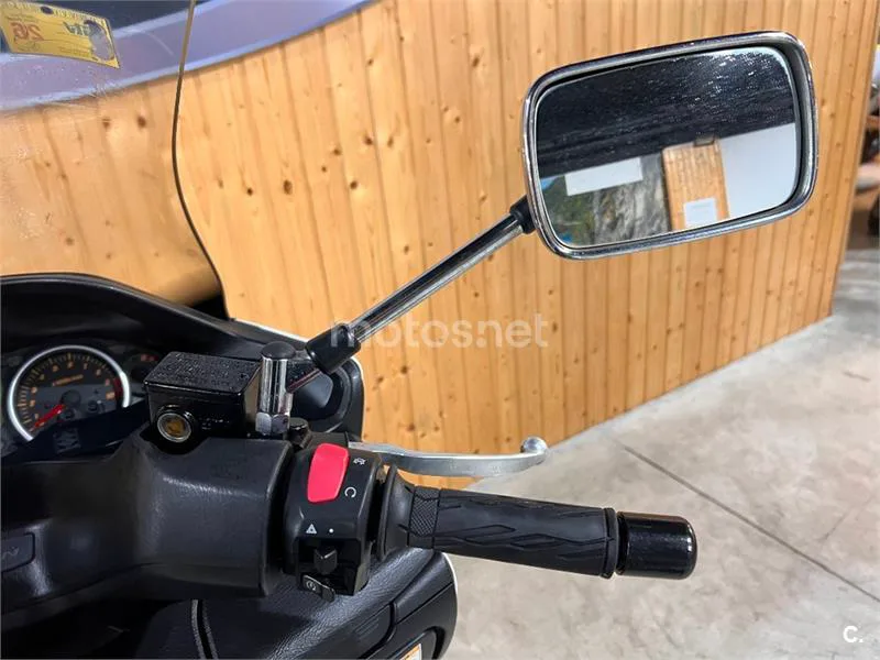 Suzuki Burgman 400 – Vista 18