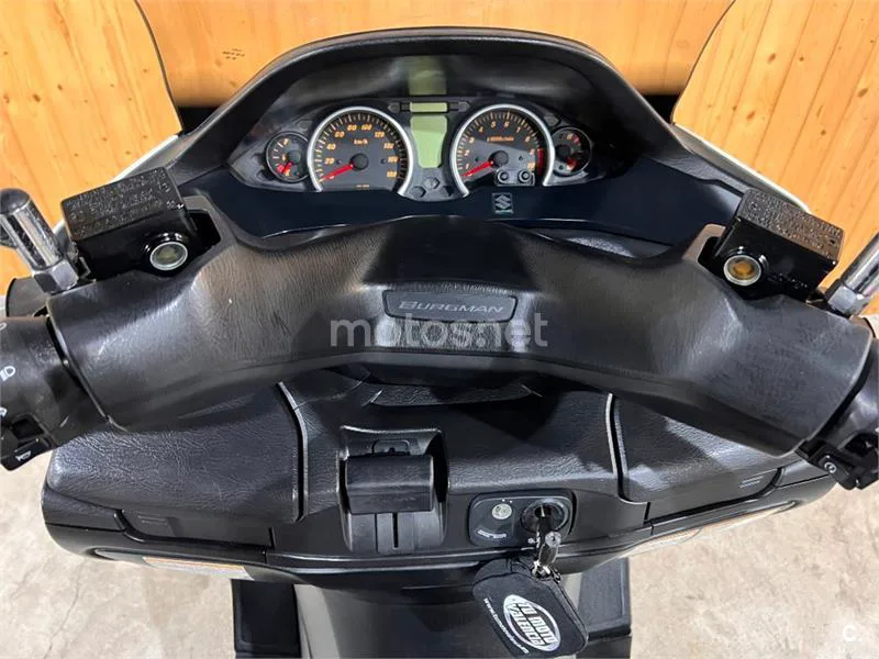 Suzuki Burgman 400 – Vista 20