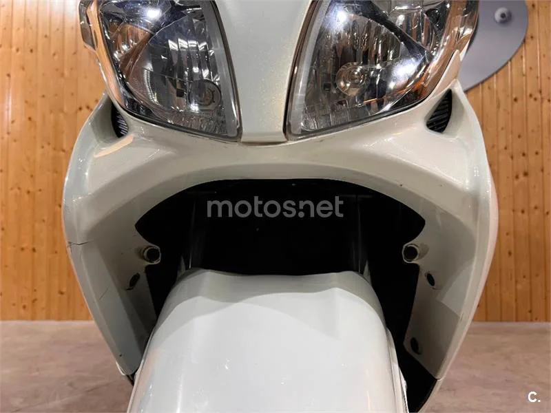 Suzuki Burgman 400 – Vista 25