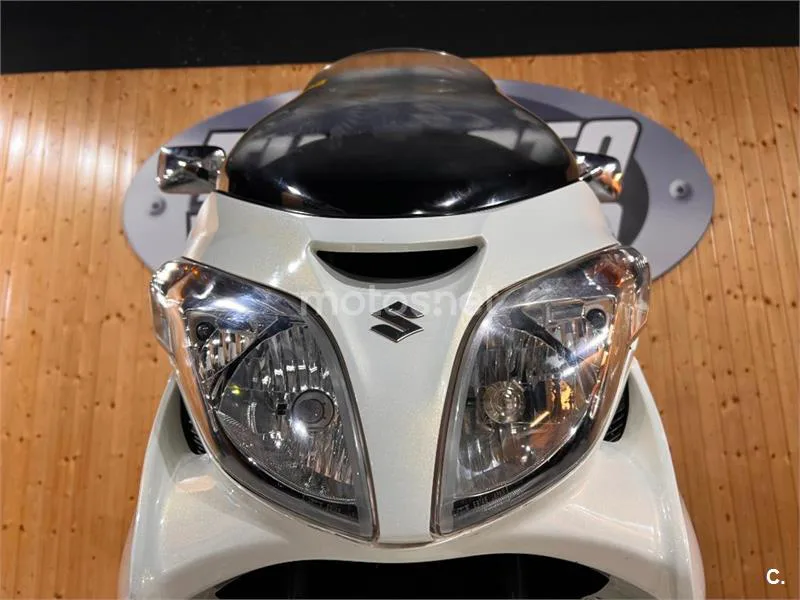 Suzuki Burgman 400 – Vista 26
