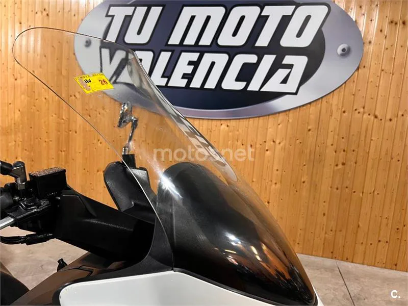Suzuki Burgman 400 – Vista 30