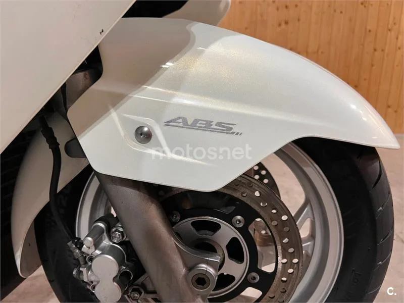 Suzuki Burgman 400 – Vista 33
