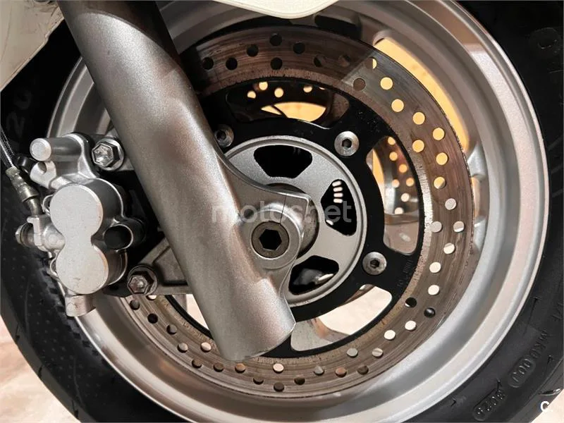 Suzuki Burgman 400 – Vista 34